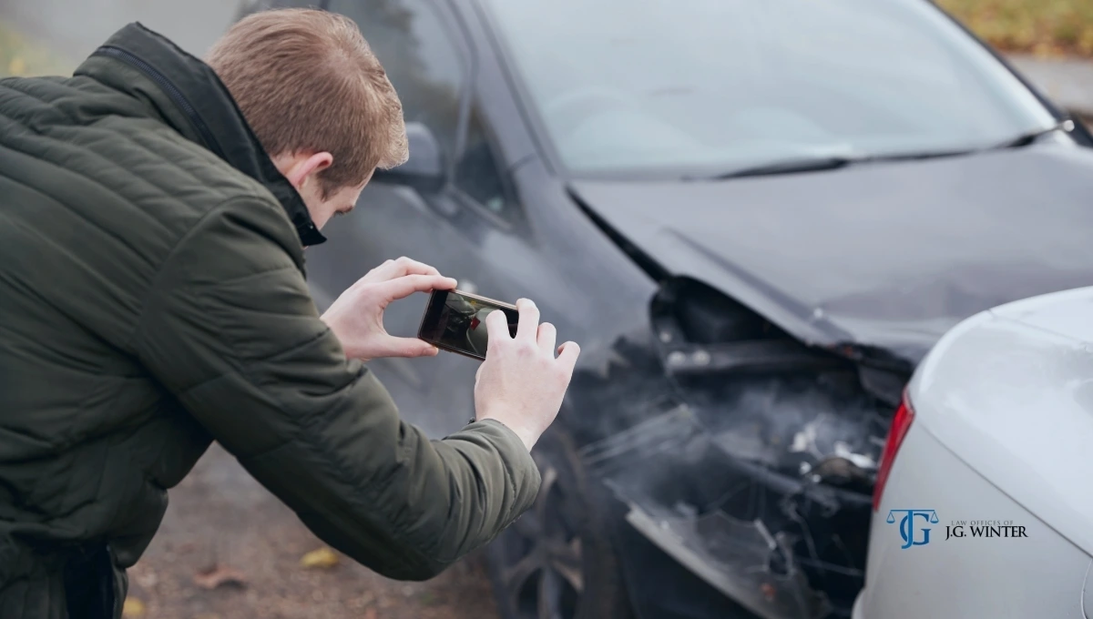 Clicking picture after an car accident - JG Winter Law