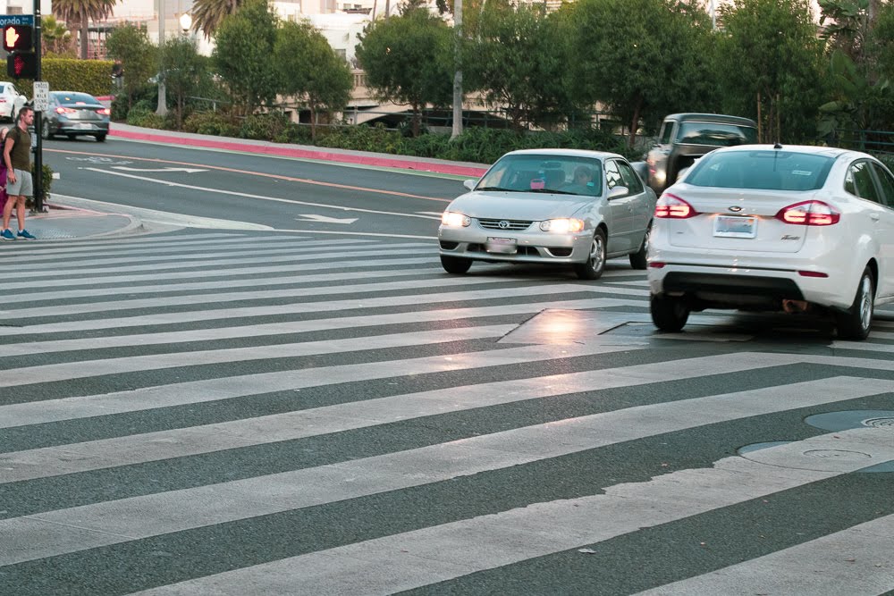 Sacramento, CA – Man, Woman Hurt in Car Crash at Cntr Pkwy & Scarborough Way