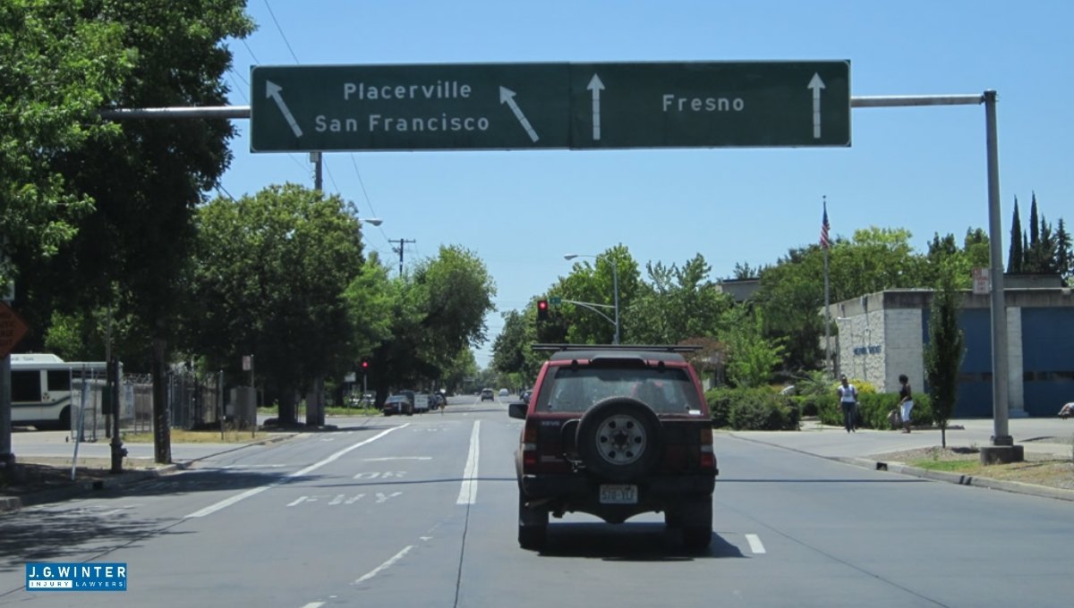 Sacramento, CA - Tesla & Nissan Crash on SR-51 Near P St Off-Ramp
