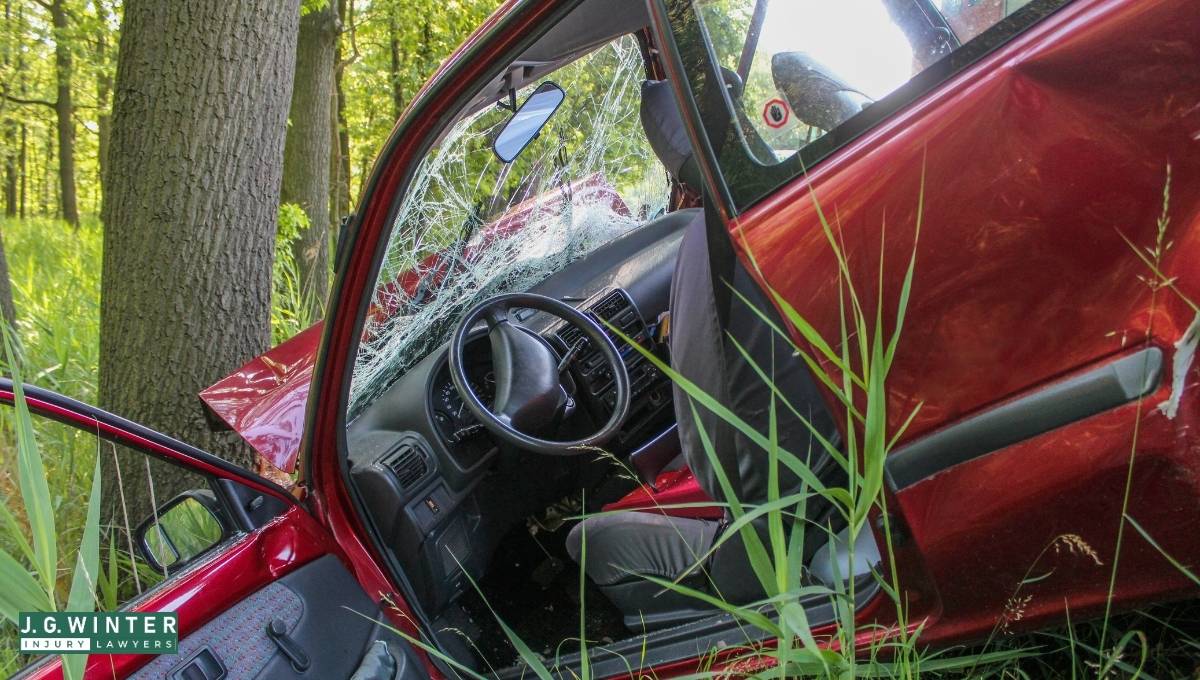 Fairfield, CA - One Injured After Car Crashes Into Tree on Air Base Parkway