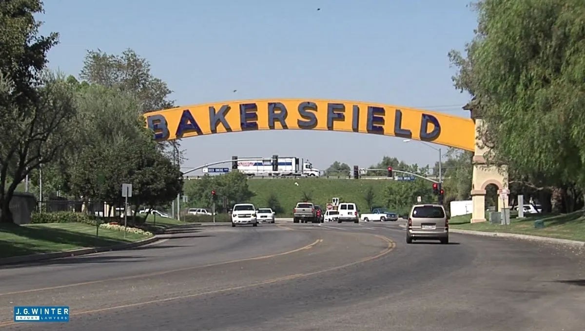 Bakersfield, CA - One Injured in Rollover Crash Involving Honda on Hwy 99