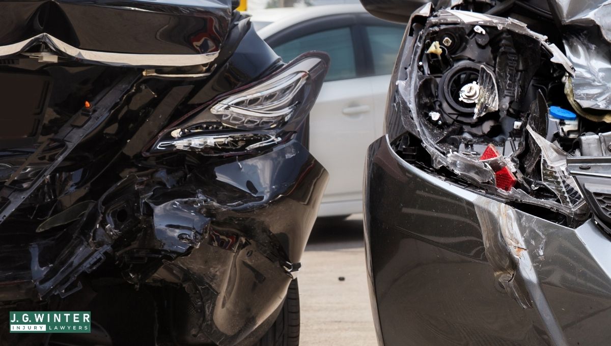 Redwood City, CA - One Injured in Crash at Bay Rd & Charter St