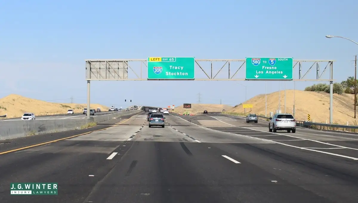 San Joaquin, CA – Solo Vehicle Crash with Unknown Injuries at Holly Ave