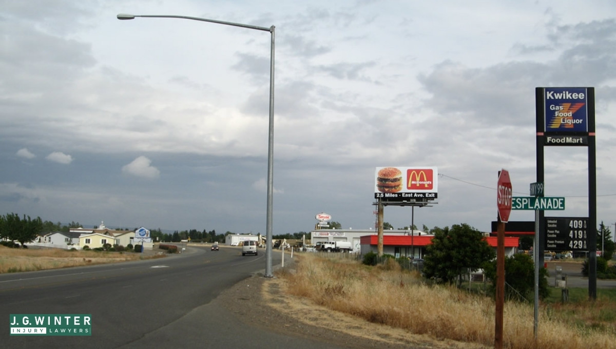 Chico, CA - 2 Injured in Bus and Sedan Crash on East Ave
