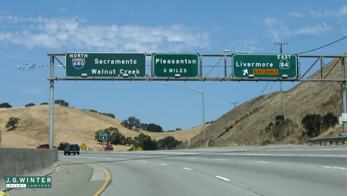 Walnut Creek, CA - Injury Crash on I-680 NB at CA-24 E Onramp